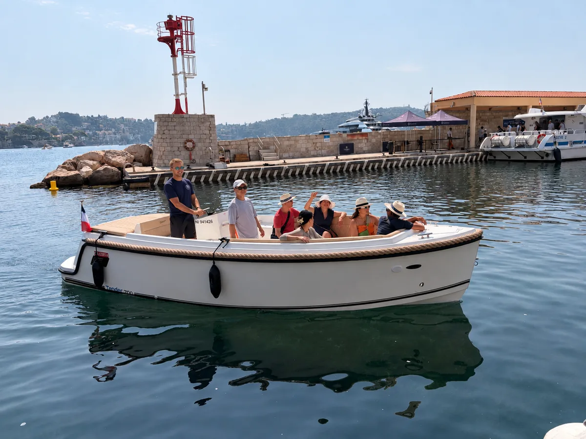 Bateau électrique Glisse Evasion au départ de Villefranche-sur-Mer
